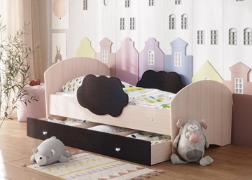 Детская кровать с бортиками Тучка с ящиком, корпус Дуб млечный, фасад Венге в Орске