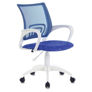 Кресло офисное Brabix Fly MG-396W (с подлокотниками, пластик белый, сетка, темно-синее с рисунком "Space") 532405 в Орске