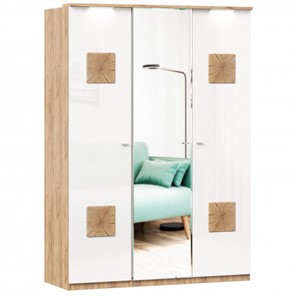 Шкаф 3х-дверный Фиджи с зеркалом и декоративными накладками, Дуб золотой/Белый в Орске